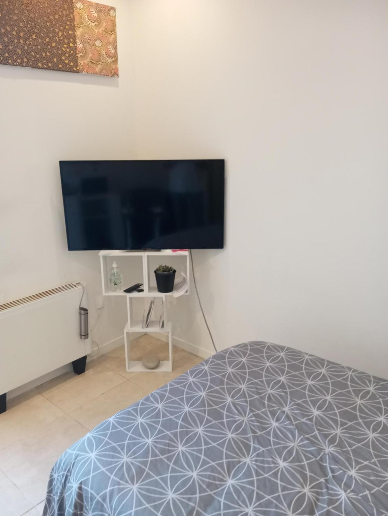 Studio De 14M2 Dans Une Maison Cagnes-sur-Mer Kültér fotó